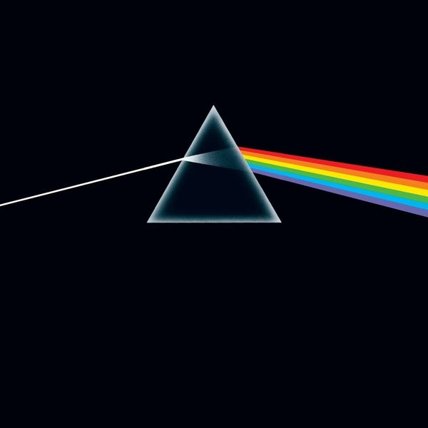Pochette de l'album vinyle The Dark Side of the Moon de Pink Floyd, édition classique sur fond noir avec prisme arc-en-ciel.