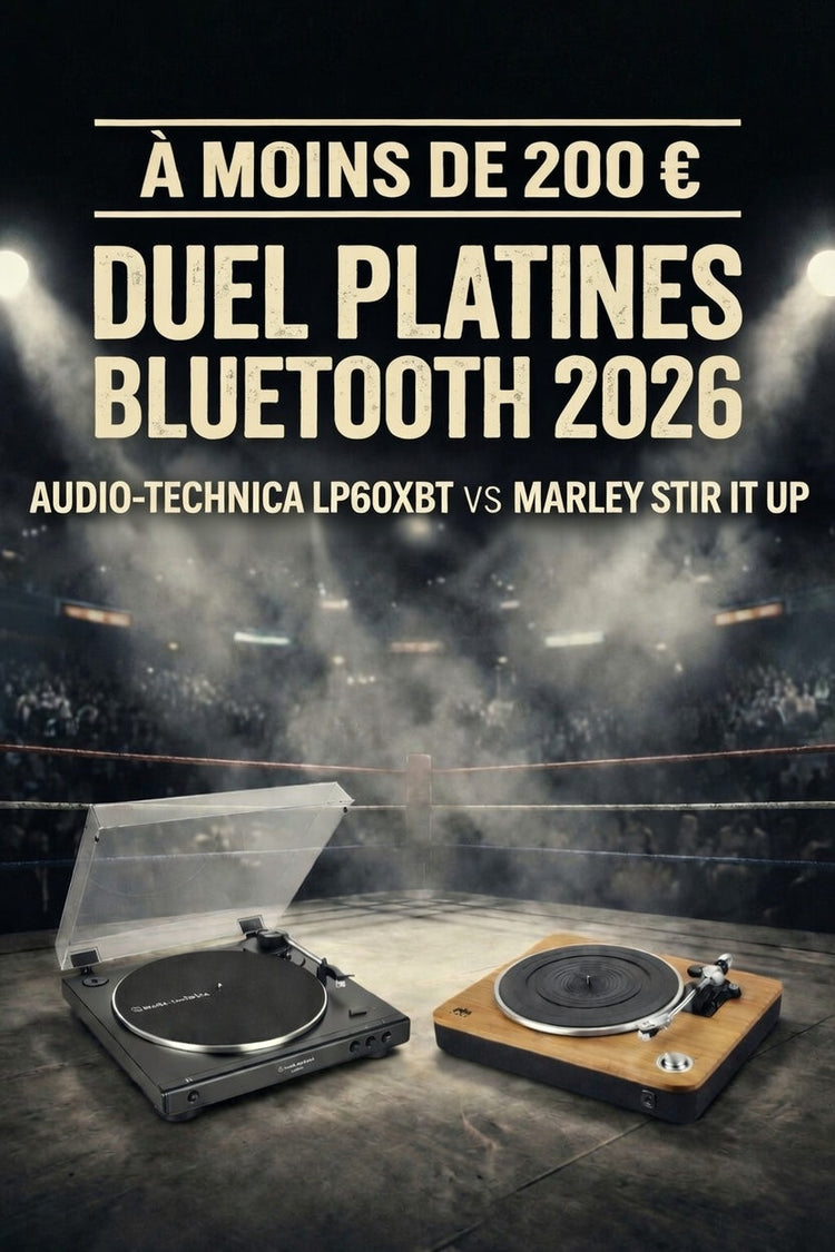 Illustration de duel sur un ring de boxe entre deux platines vinyles Bluetooth à moins de 200 euros : l'Audio-Technica LP60XBT noire face à la House of Marley Stir It Up en bambou, comparatif 2026.