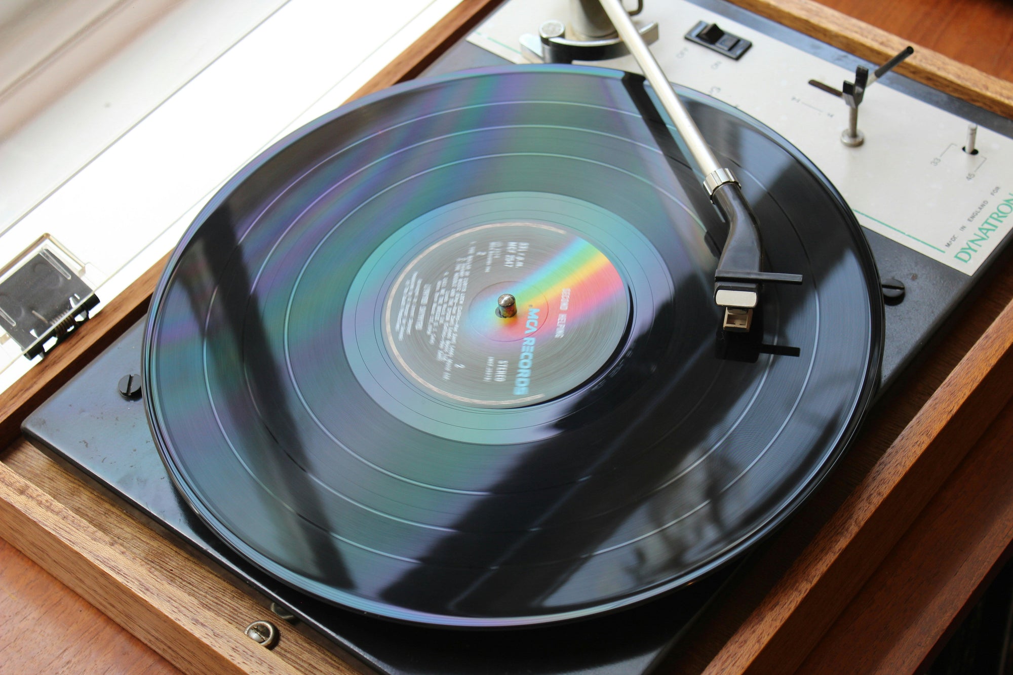 Guide Ultime 2025 : Choisir la Platine Vinyle Parfaite !