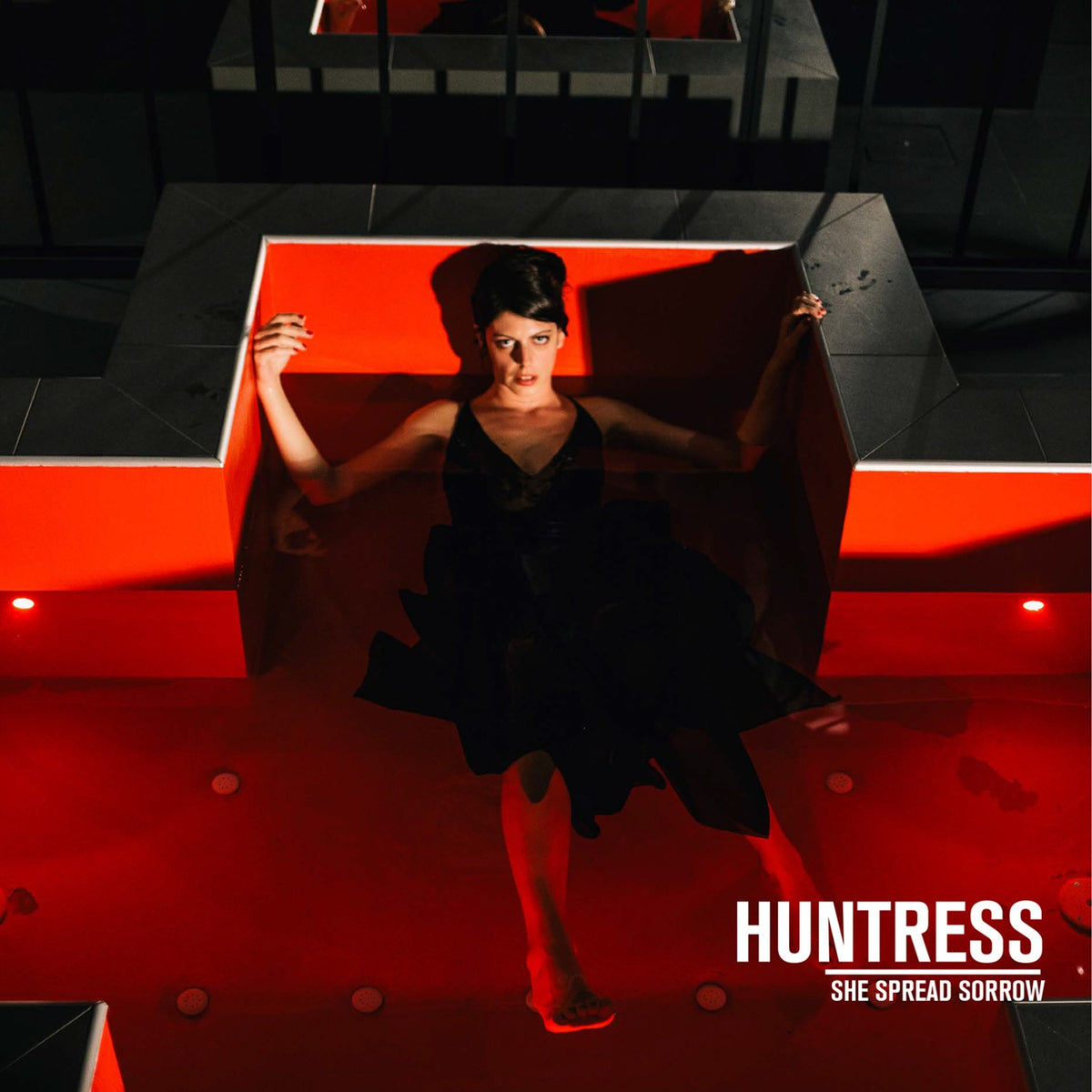 Huntress - Front Cover