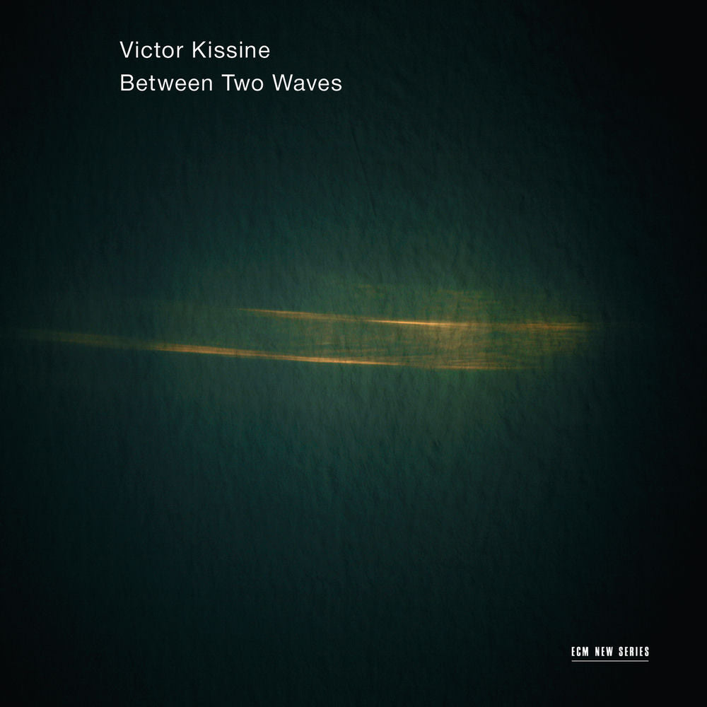 Between two waves - Front Cover