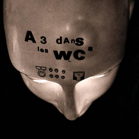 A 3 Dans les WC - Front Cover