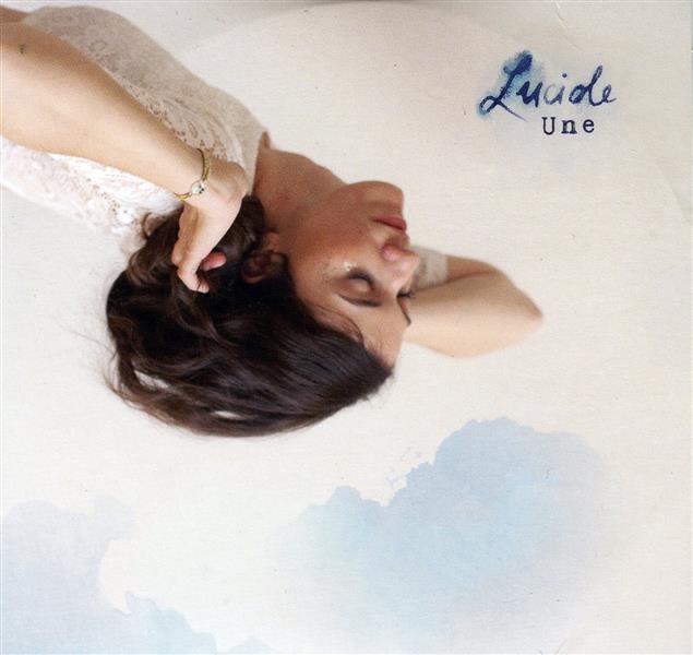 Une - Front Cover
