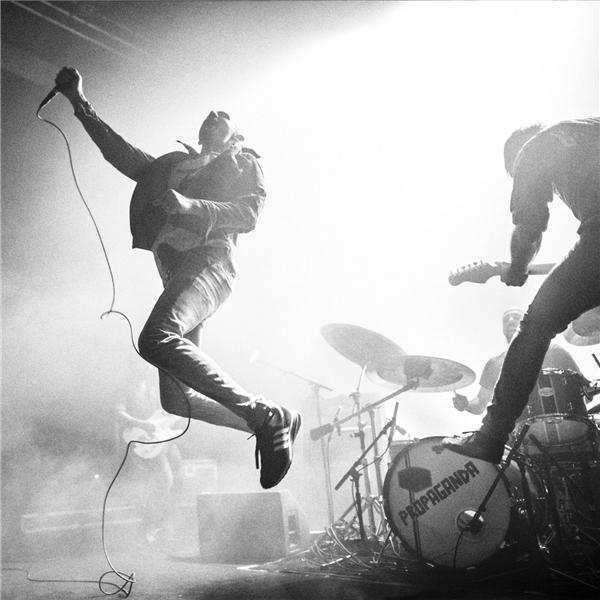 Barricadeslive - Front Cover