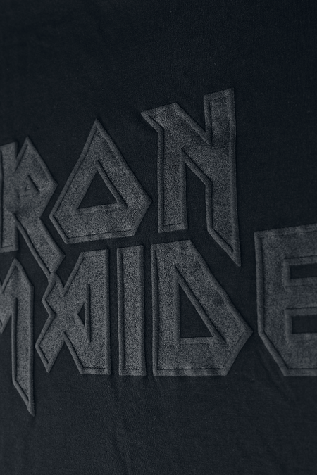 T-Shirt Manches courtes  de Iron Maiden - Black On Black Logo Stacked - S à 4XL - pour Homme - noir - Iron Maiden - View 2
