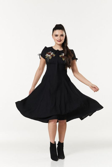 Robe mi-longue Rockabilly de Timeless London - Pandora Dress - XS à L - pour Femme - noir - Timeless London