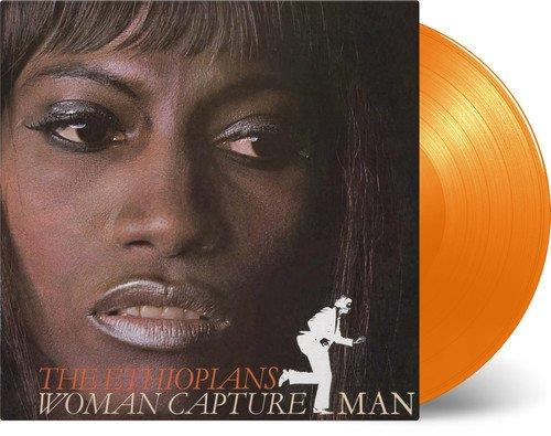 Woman capture man - Front Cover